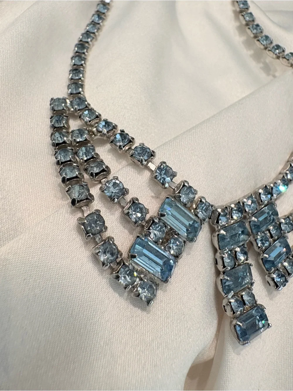 Vintage Art Deco Aquamarine Blue Rhinestone Necklace 15”